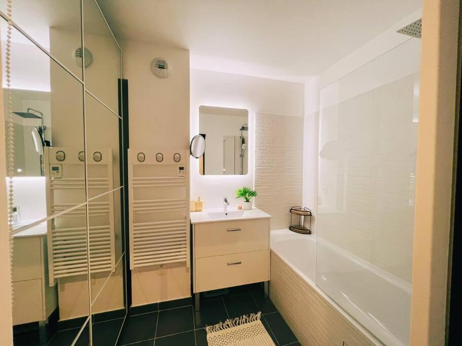 Cosy Penthouse - Large Balconies With Views - 5Min Disneyland Serris Bagian luar foto