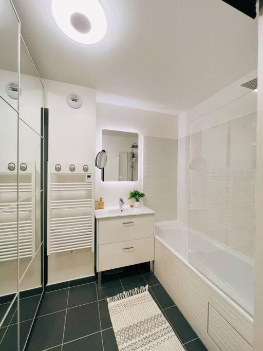 Cosy Penthouse - Large Balconies With Views - 5Min Disneyland Serris Bagian luar foto
