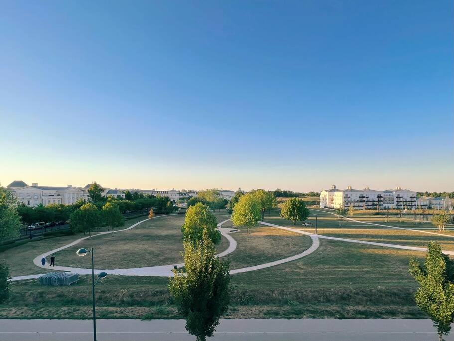 Cosy Penthouse - Large Balconies With Views - 5Min Disneyland Serris Bagian luar foto